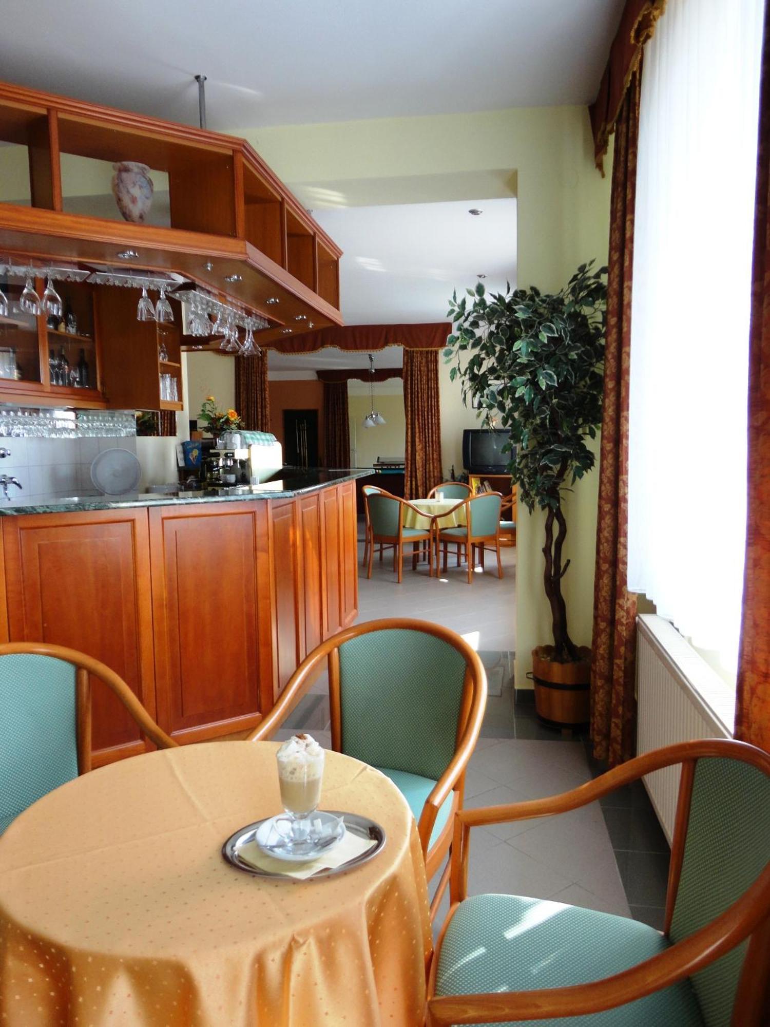 Hotel Ovit Keszthely Eksteriør bilde